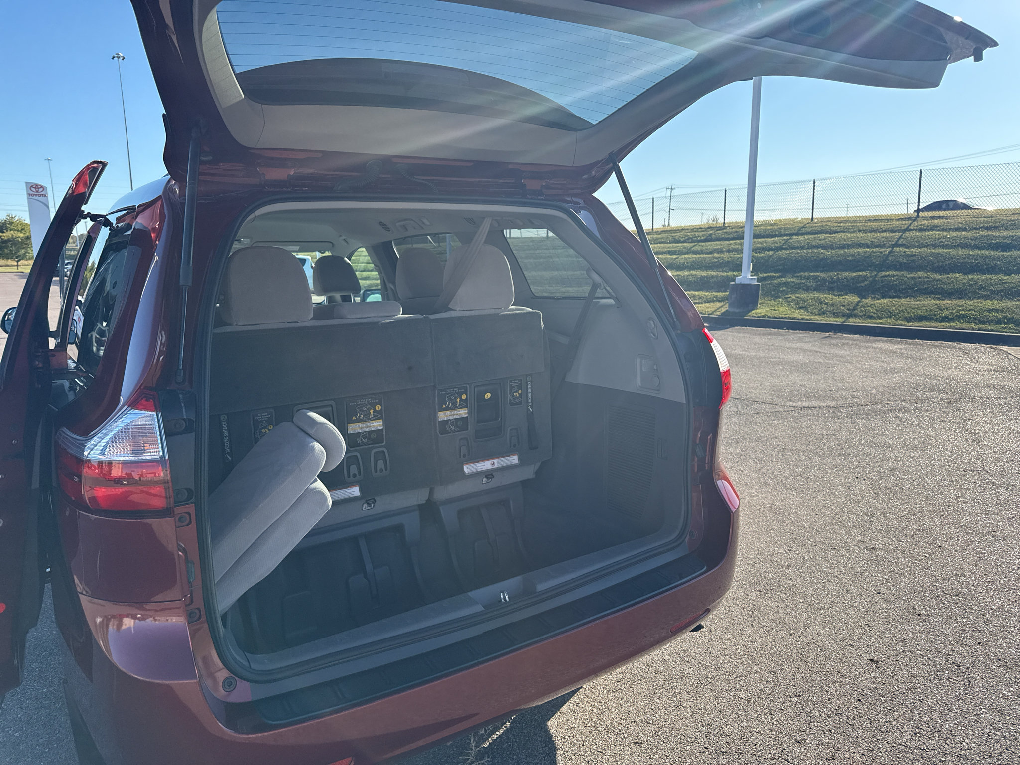 Used 2017 Toyota Sienna LE FWD image 11
