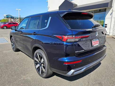 New 2025 Mitsubishi Outlander SE image 4