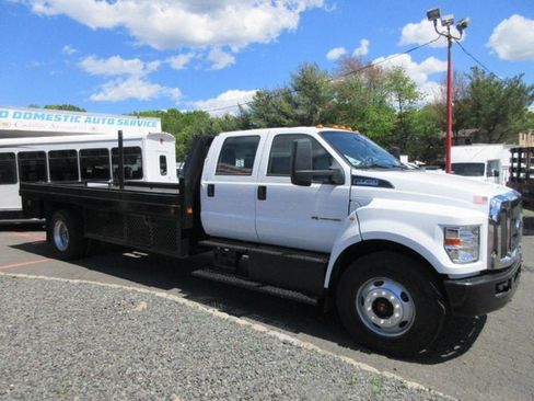 Used 2019 Ford F750 2WD Crew Cab Super Duty image 2