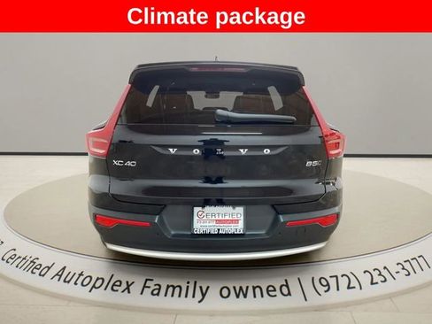 Used 2025 Volvo XC40 B5 Core image 3