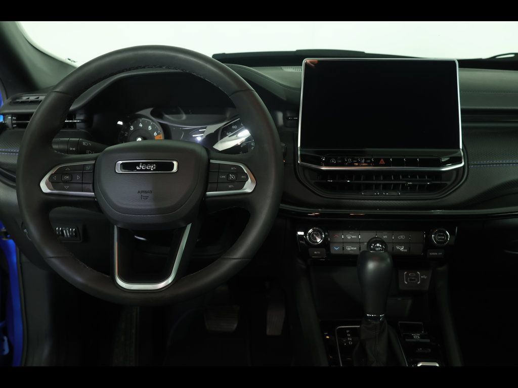 Used 2025 Jeep Compass Latitude w/ Altitude Special Edition AWD/4WD image 15