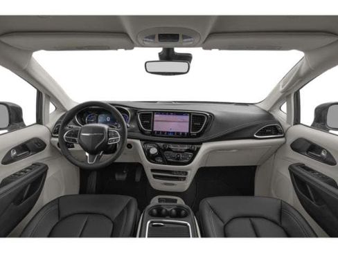 Used 2024 Chrysler Pacifica Select image 5