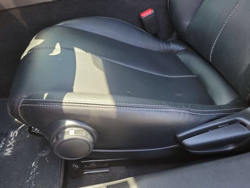 Used 2025 MAZDA MX-5 Miata Grand Touring RWD image 21