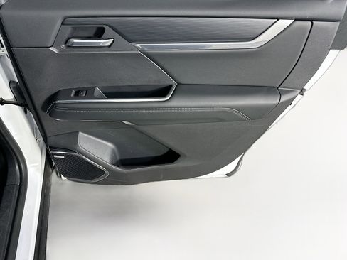 Used 2025 GMC Acadia Elevation image 32