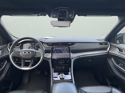 Used 2024 Jeep Grand Cherokee L Limited w/ Luxury Tech Group II image 16