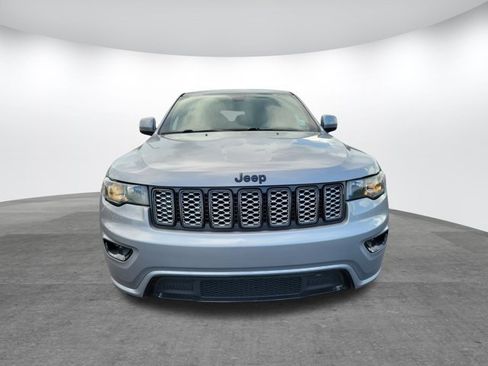 Used 2019 Jeep Grand Cherokee Altitude AWD/4WD image 2