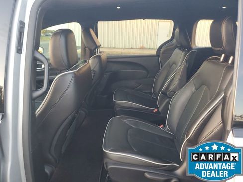 Used 2021 Chrysler Pacifica Limited w/ Premium & Safety Sphere Group image 25