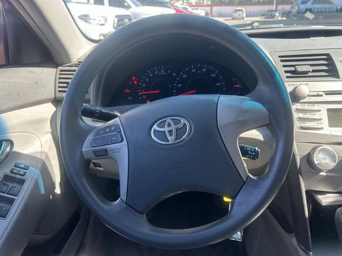 Used 2011 Toyota Camry LE FWD image 10