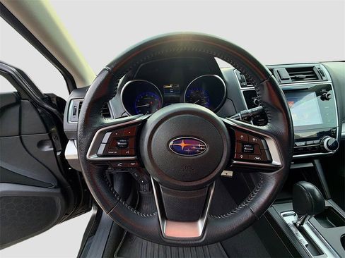 Used 2018 Subaru Outback 2.5i Premium image 11