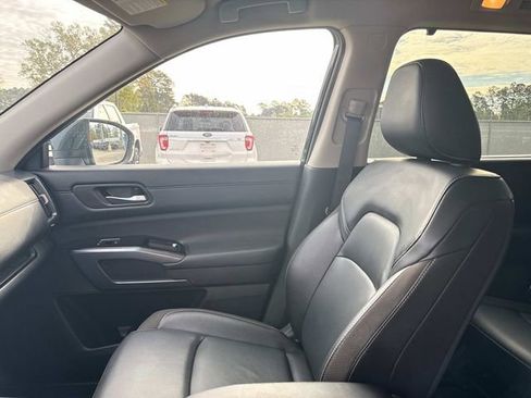 Used 2025 Nissan Pathfinder SL image 22