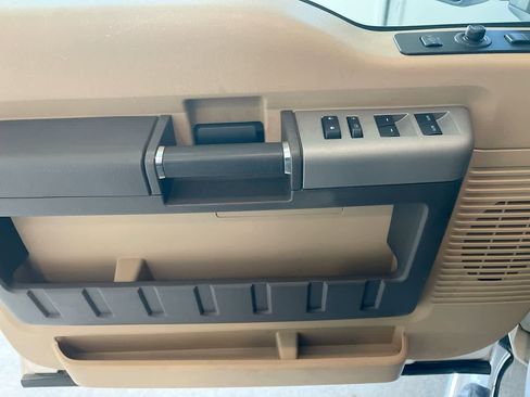 Used 2016 Ford F250 Lariat w/ Lariat Interior Package image 13