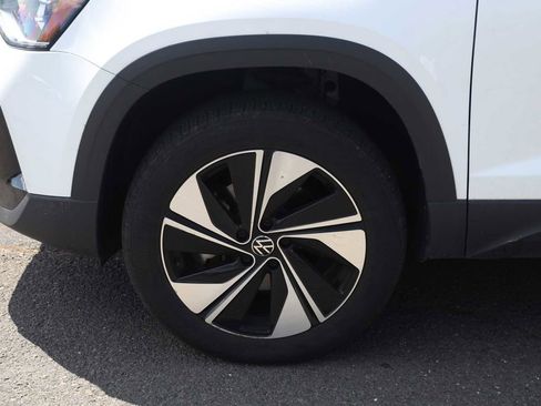 Used 2025 Volkswagen Taos SE AWD/4WD image 10
