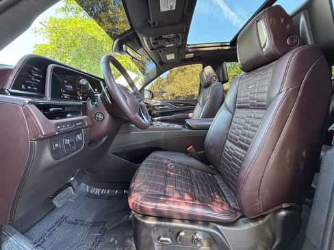 Used 2023 Cadillac Escalade ESV V AWD/4WD image 9