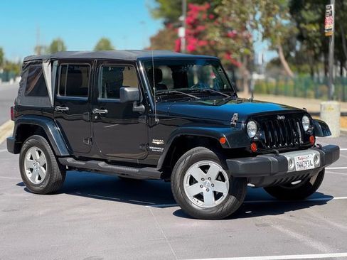 Used 2012 Jeep Wrangler Unlimited Sahara AWD/4WD image 3