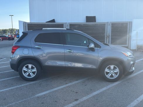 Used 2019 Chevrolet Trax LT w/ LT Convenience Package FWD image 7
