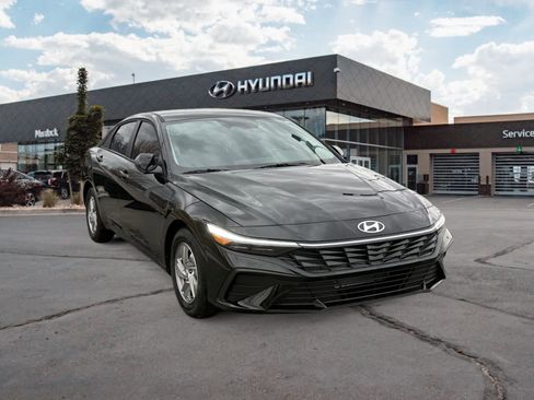 Certified 2025 Hyundai Elantra SE image 7