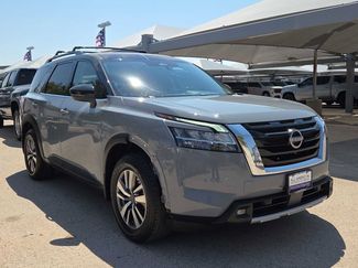 Used 2022 Nissan Pathfinder SL FWD video 2
