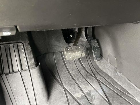 Used 2022 Buick Enclave Premium w/ Surround and Sites Package image 15