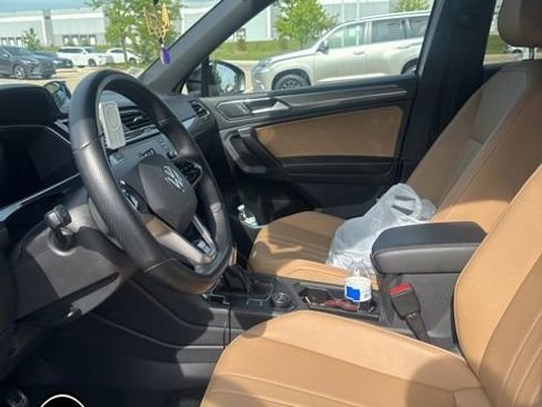 Used 2022 Volkswagen Tiguan SE R-Line AWD/4WD image 8