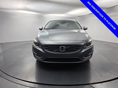 Used 2018 Volvo S60 T5 Inscription Platinum image 2
