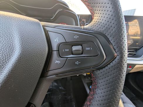 Used 2025 Chevrolet Trax RS w/ Driver Confidence Package FWD image 21