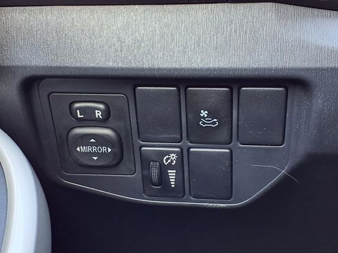 Used 2013 Toyota Prius Three image 21