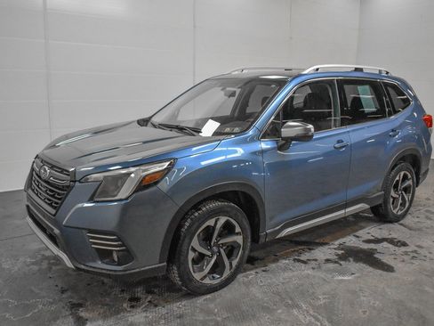 Used 2022 Subaru Forester Touring image 3