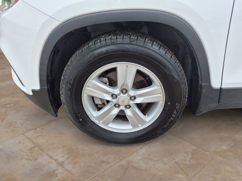 Used 2022 Chevrolet Trax LS w/ Tint and Cruise Package FWD image 27
