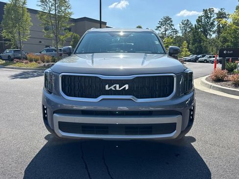 Used 2024 Kia Telluride EX w/ EX Captain's Chair Package FWD image 2
