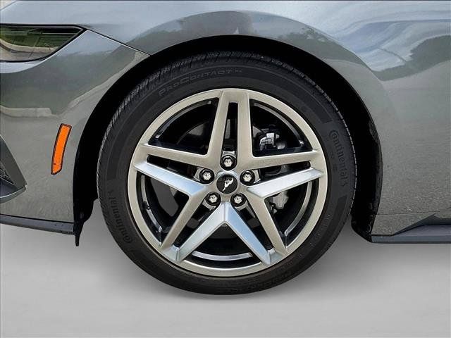 Used 2025 Ford Mustang Coupe RWD image 10