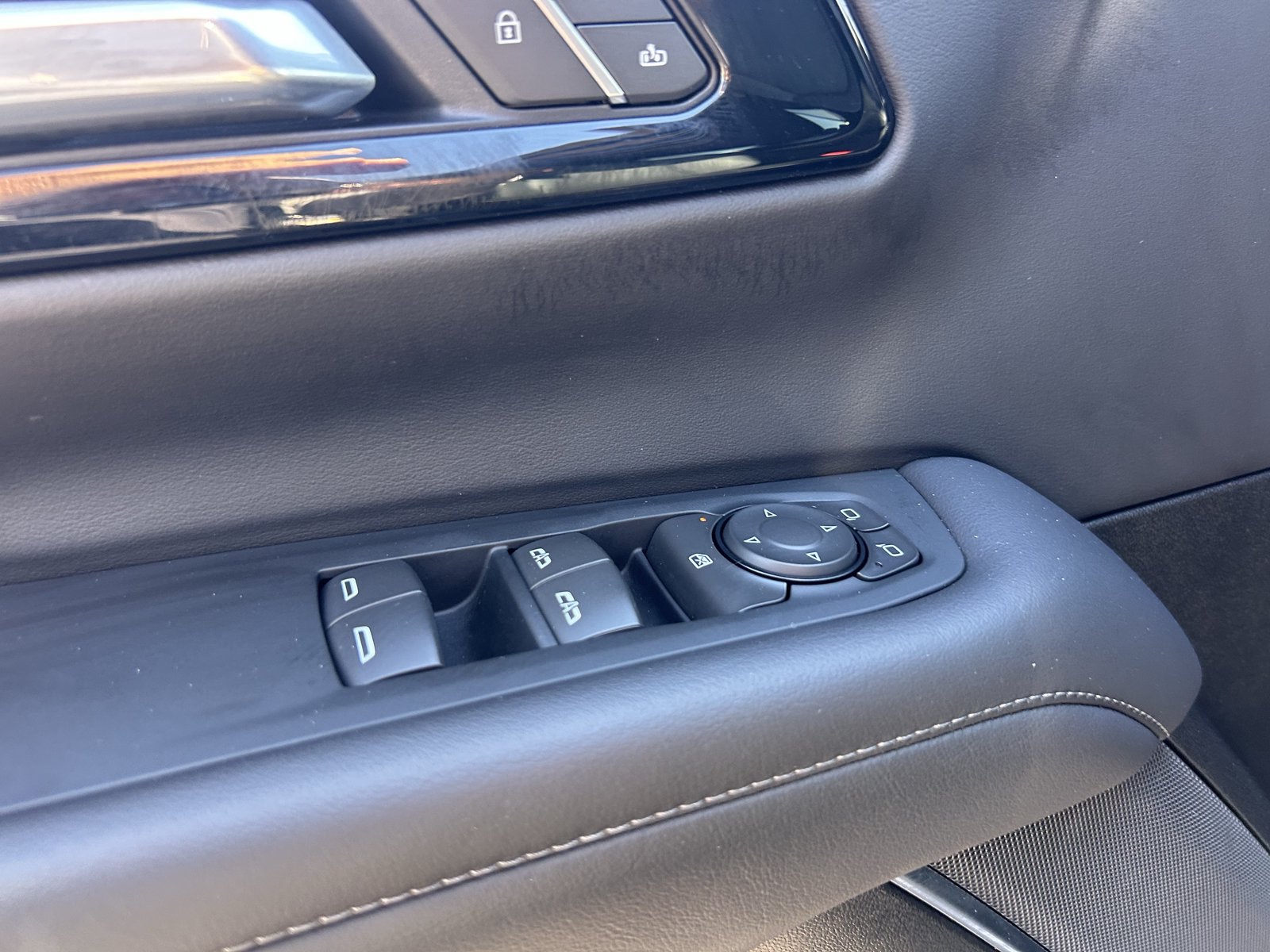 Used 2025 Chevrolet Tahoe LT AWD/4WD image 16