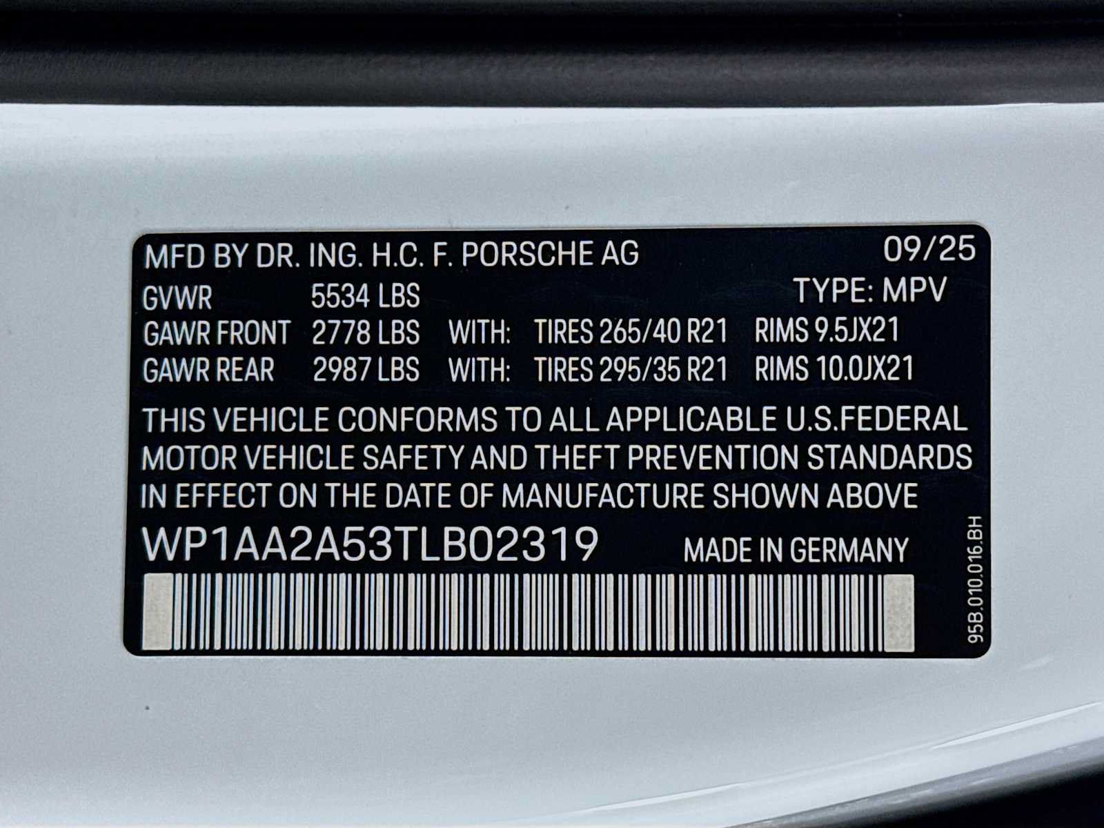 Used 2026 Porsche Macan AWD/4WD image 34