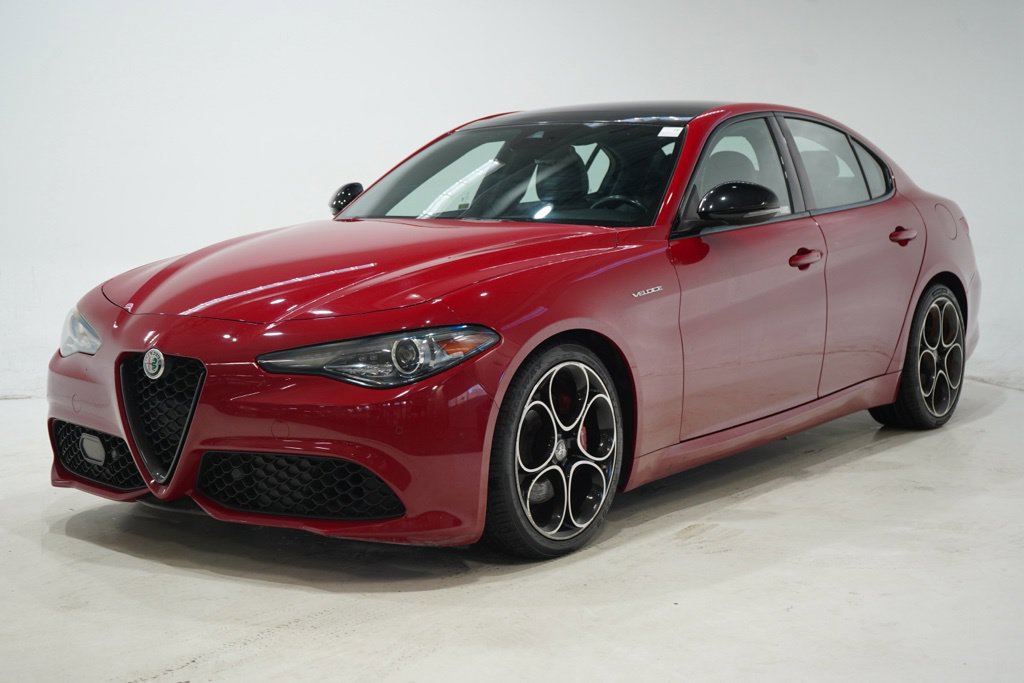 Used 2022 Alfa Romeo Giulia Veloce RWD image 3