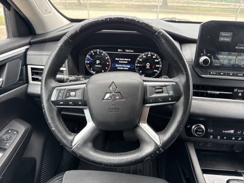 Used 2022 Mitsubishi Outlander SE FWD image 14