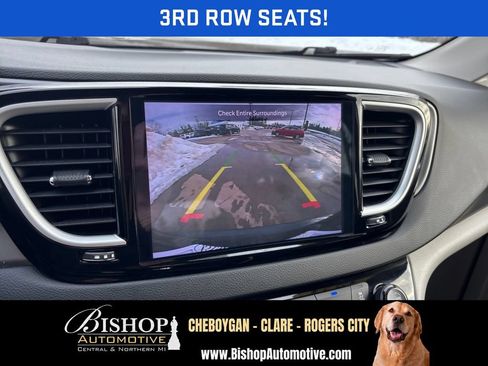 Used 2023 Chrysler Pacifica Touring-L FWD image 6