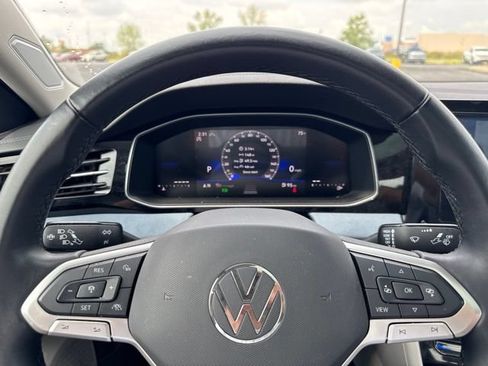 Used 2025 Volkswagen Jetta SE FWD image 8