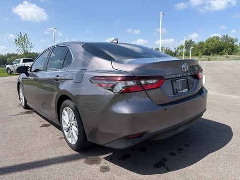 Used 2022 Toyota Camry LE FWD image 11