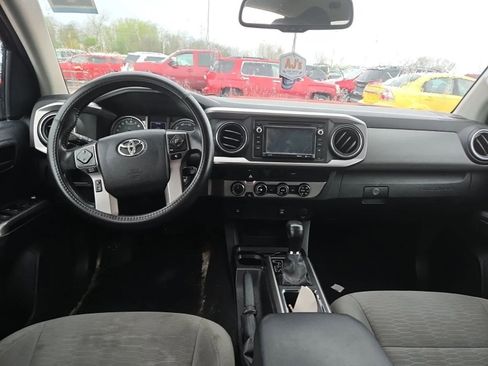 Used 2016 Toyota Tacoma SR5 w/ SR5 Appearance Package (SN) image 5