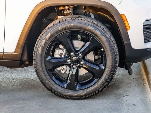 New 2025 Jeep Grand Cherokee Limited image 11