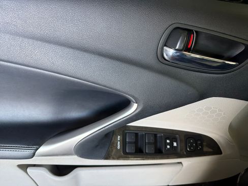Used 2010 Lexus IS 350 w/ Preferred Accessory Package RWD image 12