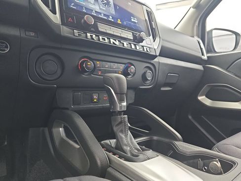 Used 2025 Nissan Frontier SV RWD image 34