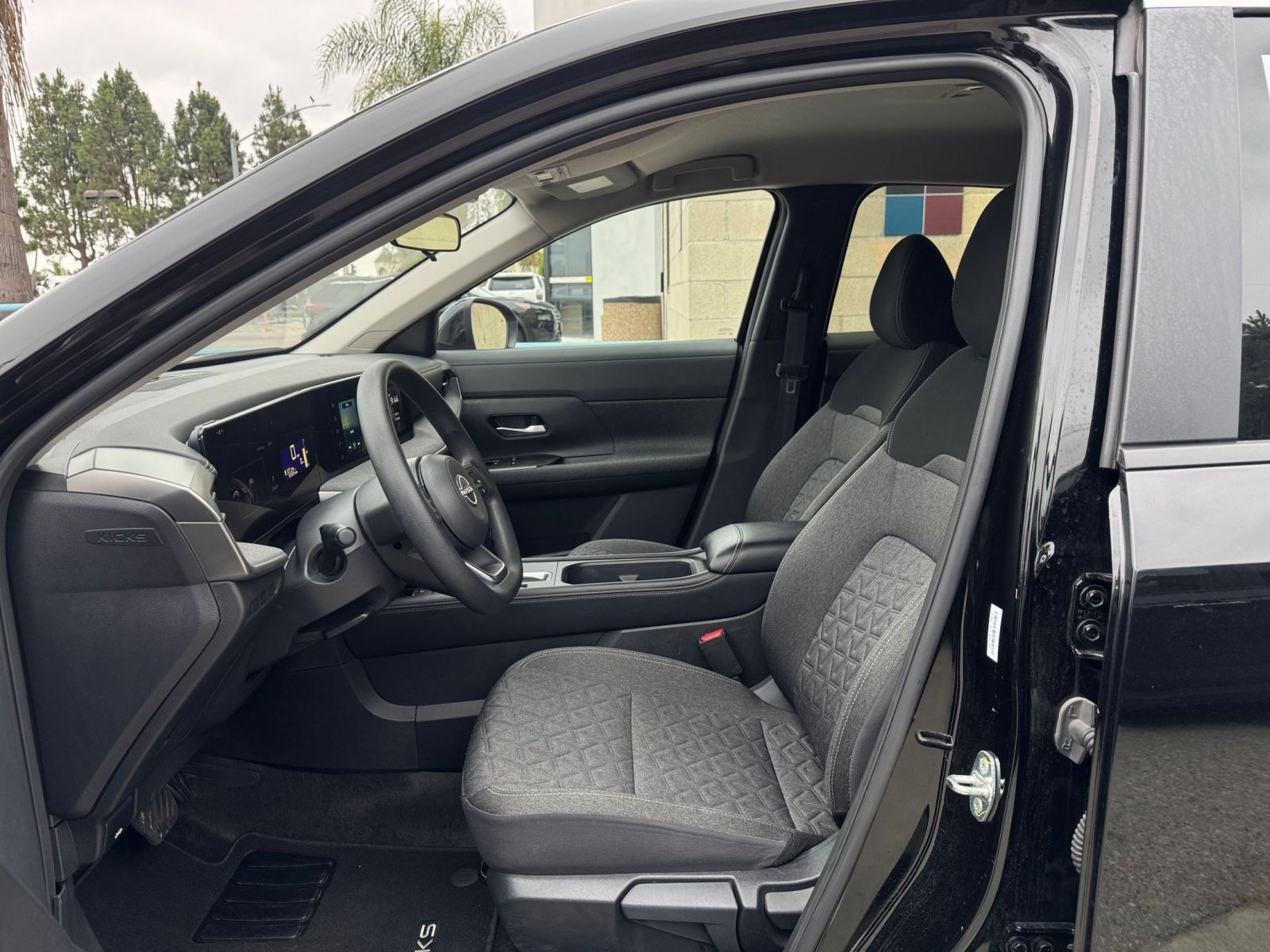 Used 2025 Nissan Kicks SV AWD/4WD image 24