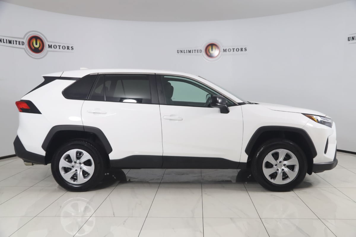 Used 2025 Toyota RAV4 LE AWD/4WD image 2