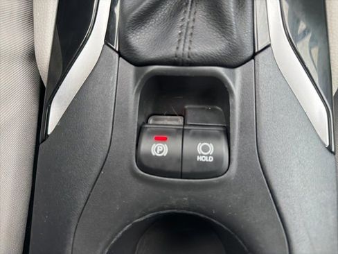 Used 2023 Toyota Corolla Cross L image 36