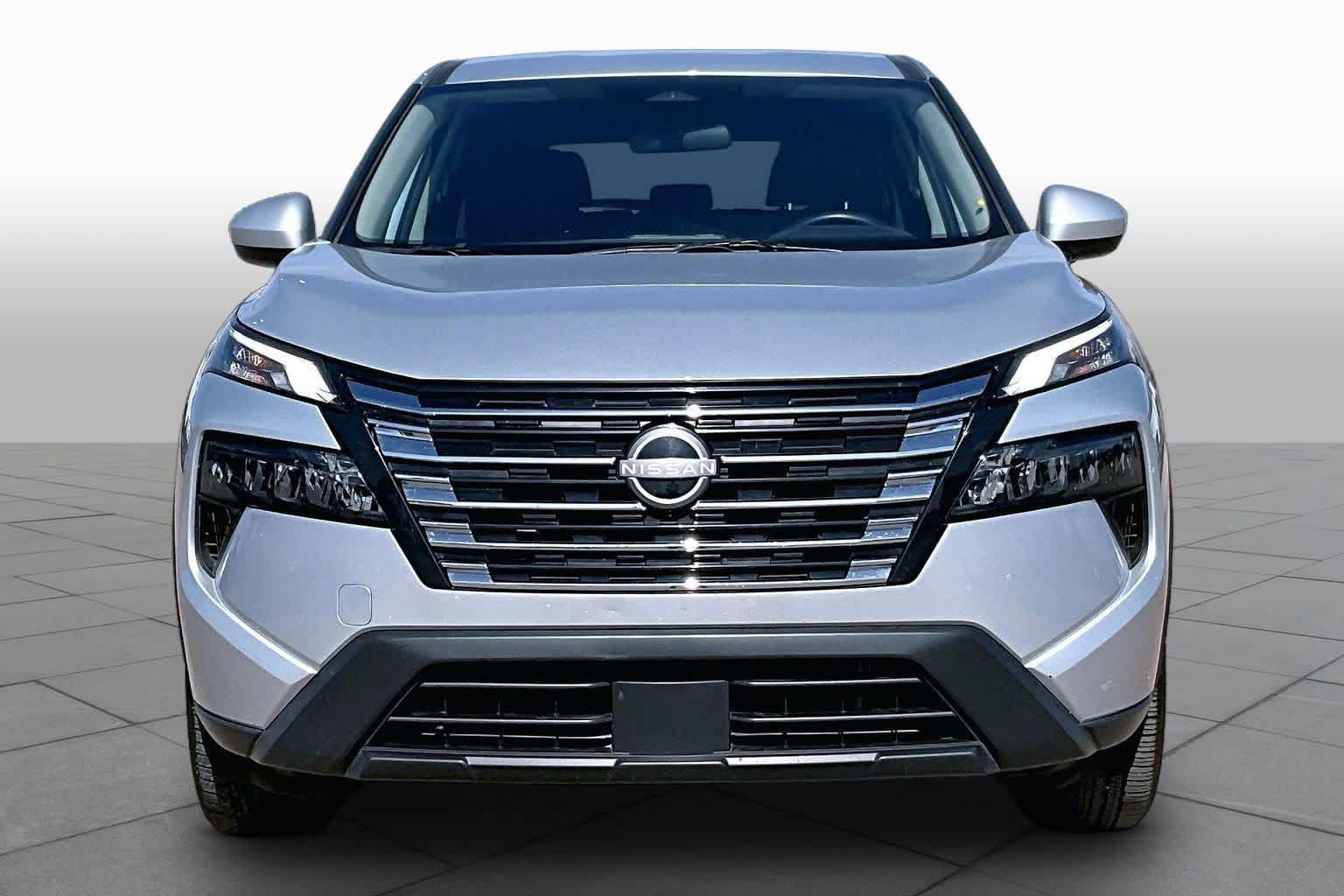Used 2025 Nissan Rogue SV AWD/4WD image 4