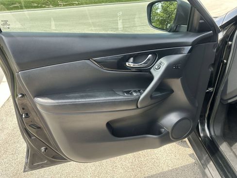 Used 2020 Nissan Rogue SL w/ Premium Package AWD/4WD image 26