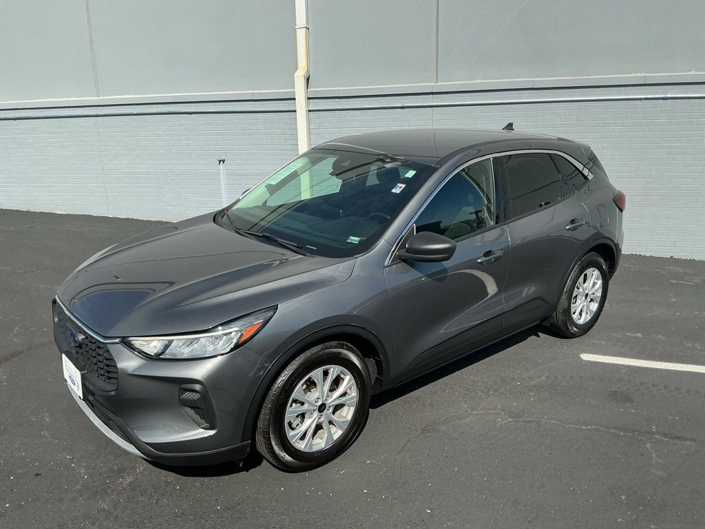 Used 2024 Ford Escape Active w/ Cold Weather Package FWD image 3