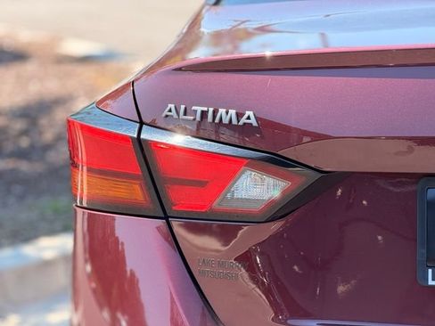Used 2025 Nissan Altima 2.5 SV FWD image 10