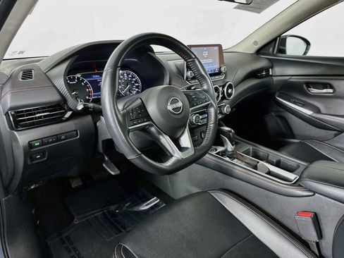 Used 2025 Nissan Sentra SR w/ SR Premium Package FWD image 10