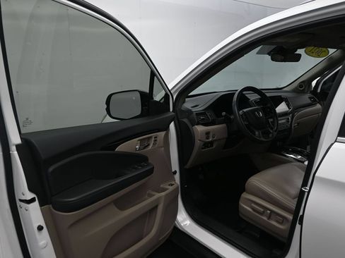Used 2021 Honda Pilot Touring image 12